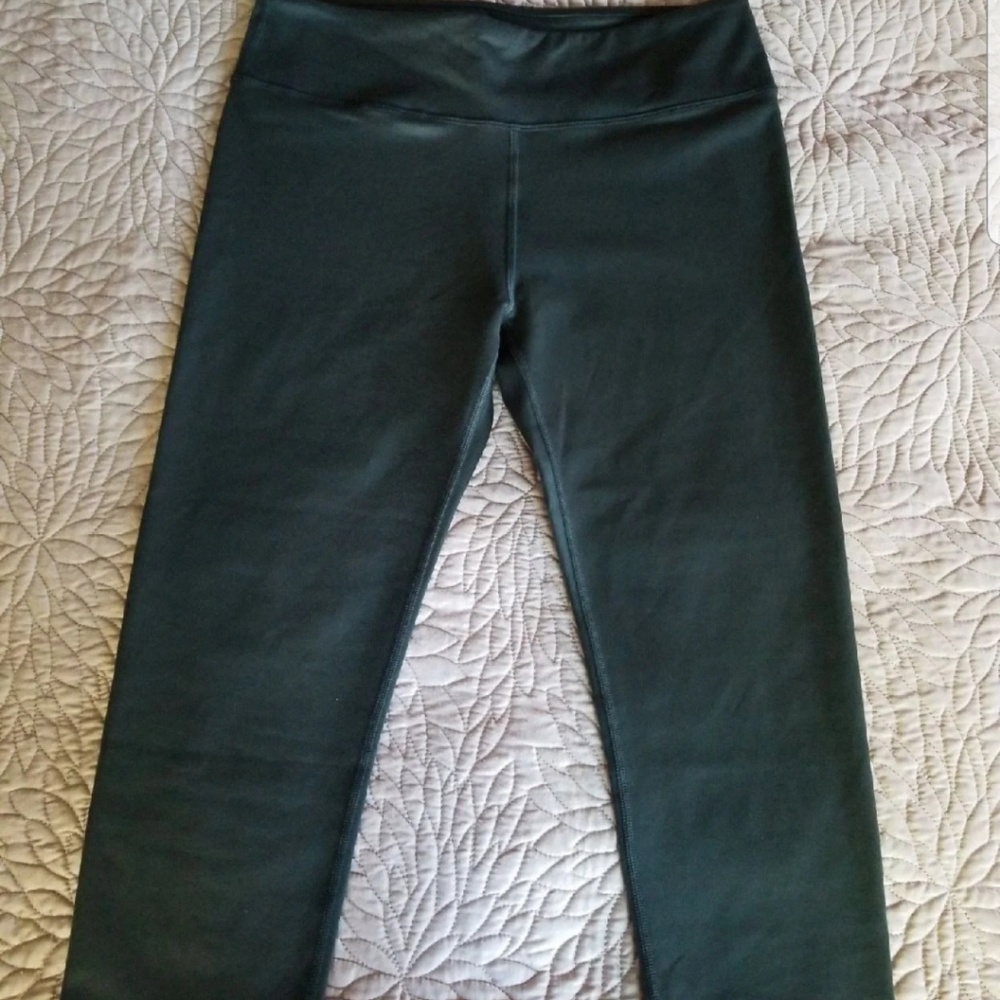 Fabletics Bundle Size Large - Picture 4 of 8